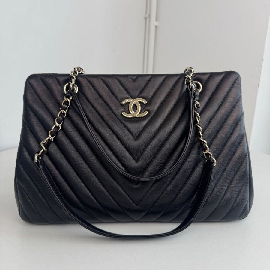香奈兒/Chanel 黑金牛皮倒V托特 鏈條肩背包-5