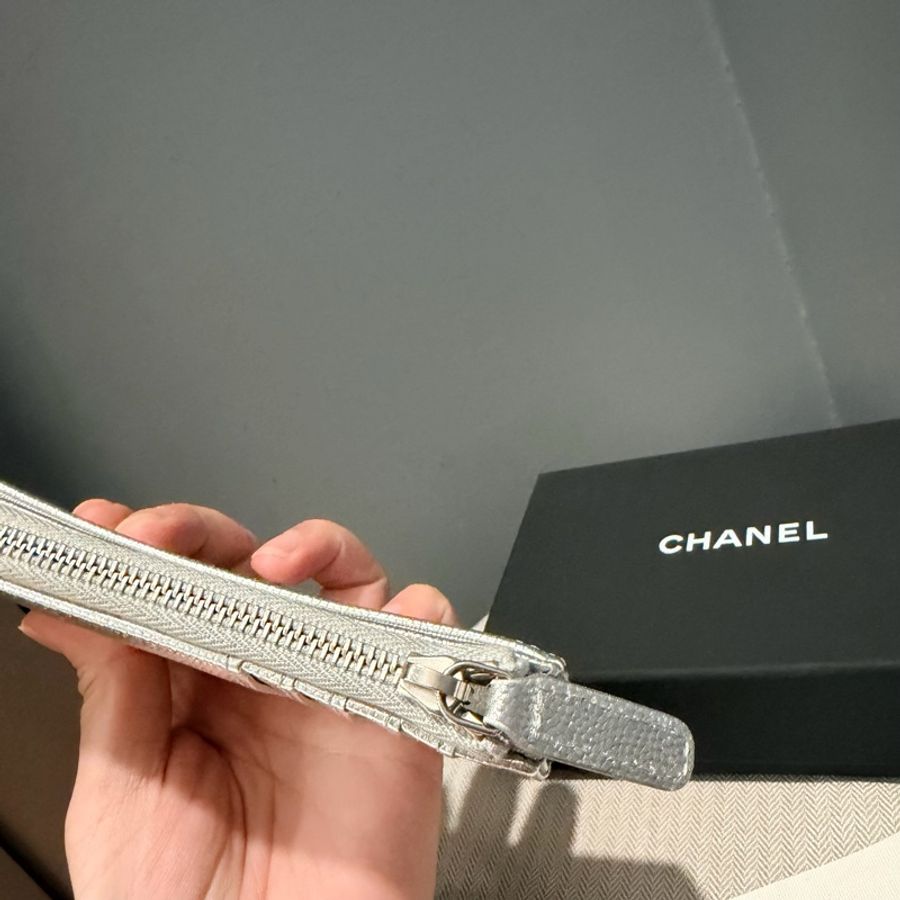 台灣專櫃購入 Chanel香奈兒 荔枝牛皮 L卡夾 零錢包 銀-12