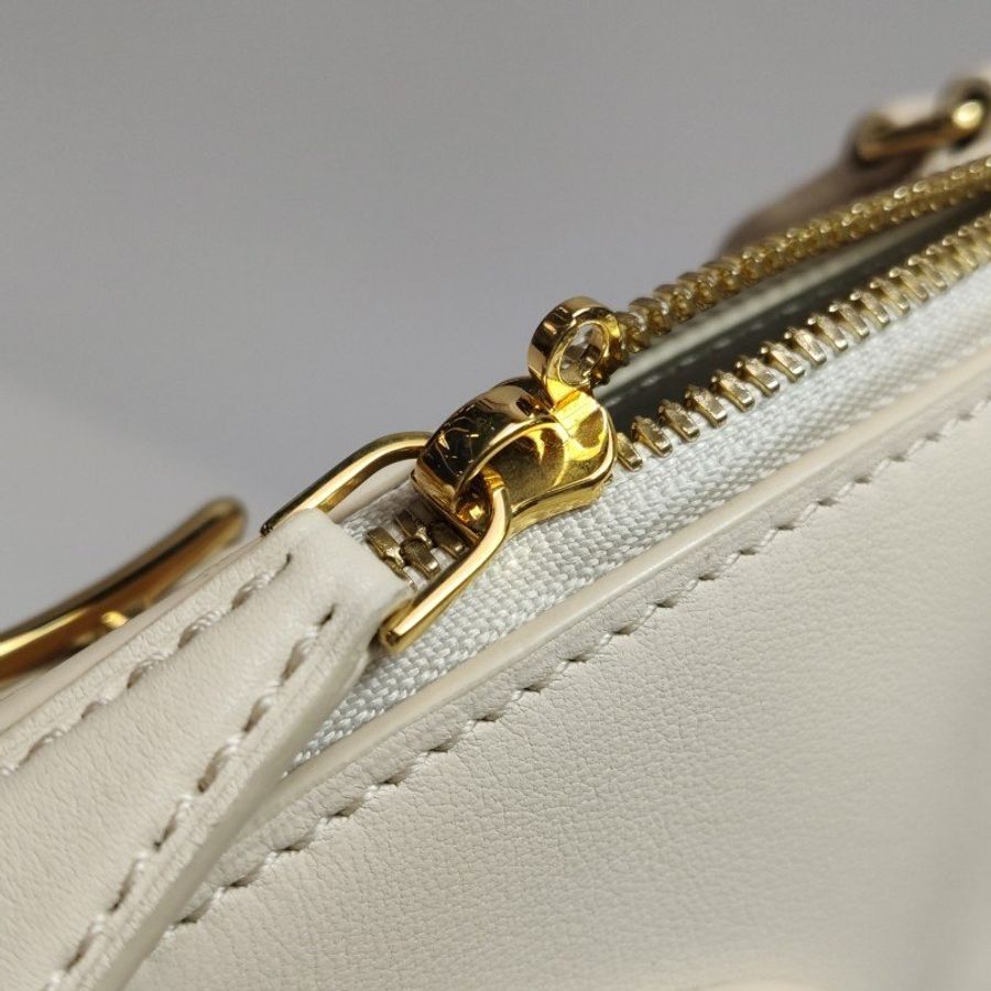 Louis Vuitton (LV) Vendôme中型牛皮純色字母Logo斜背包單肩包晶片款-11