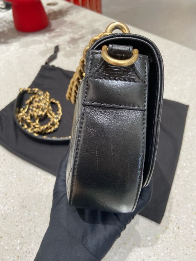Chanel香奈兒 黑金油蠟牛皮馬鞍包 鐳射24開。-3