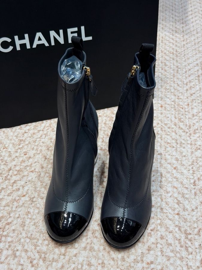 閒置全新Chanel香奈兒黑色漆皮鞋頭拼羊皮鞋身低桶粗跟短靴 36.5碼 跟高5cm-1