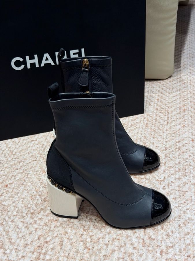 閒置全新Chanel香奈兒黑色漆皮鞋頭拼羊皮鞋身低桶粗跟短靴 36.5碼 跟高5cm-2