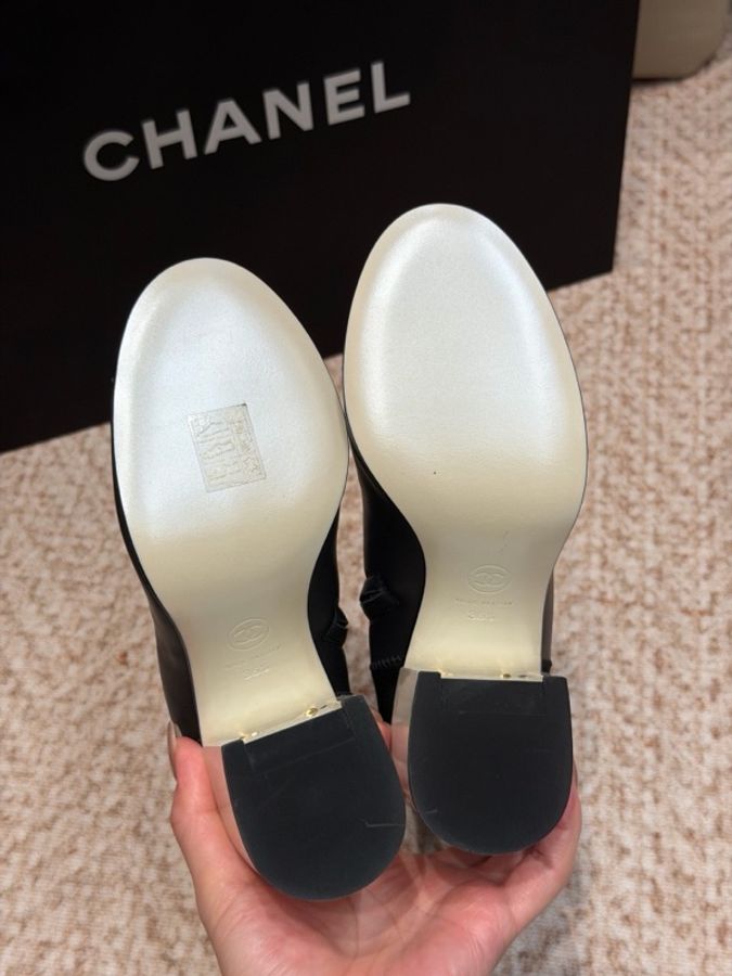 閒置全新Chanel香奈兒黑色漆皮鞋頭拼羊皮鞋身低桶粗跟短靴 36.5碼 跟高5cm-6