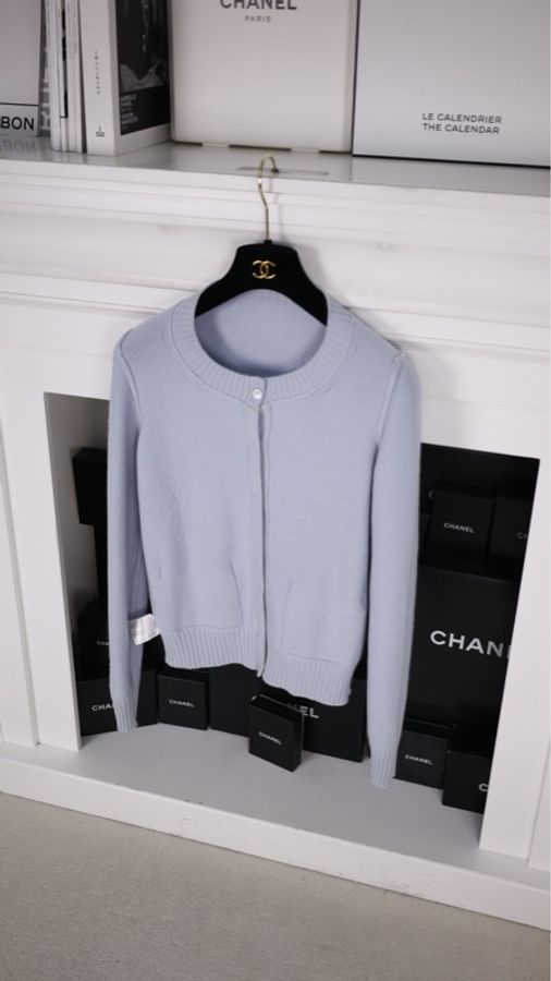 Chanel 09年baby蓝山羊绒针织爱心扣两口袋开衫外套-3