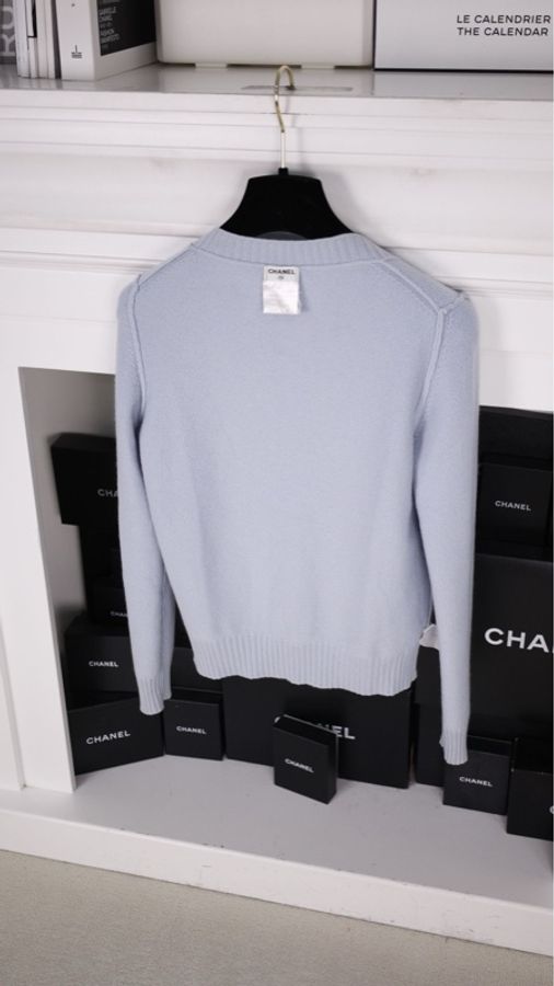 Chanel 09年baby蓝山羊绒针织爱心扣两口袋开衫外套-4