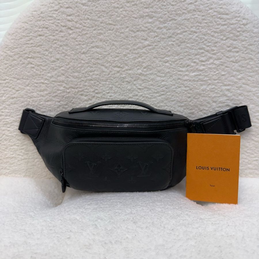 Lv 黑Monogram 壓紋牛皮腰包-1