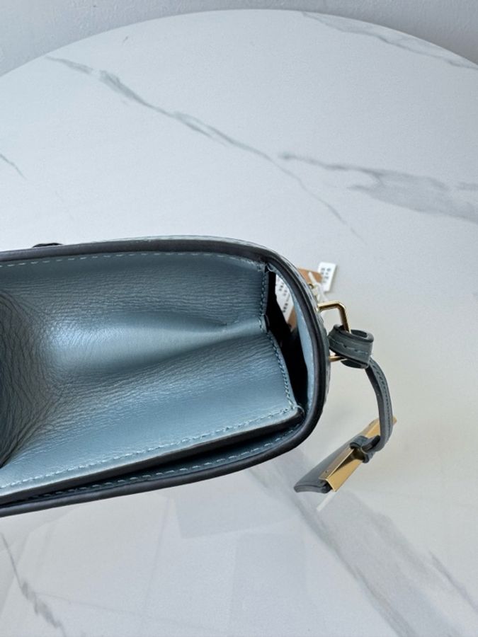 LOEWE羅意威 barcelona巴塞羅那三角包 插銷包 霧霾藍色牛皮 金扣 小號 尺寸19*12-12