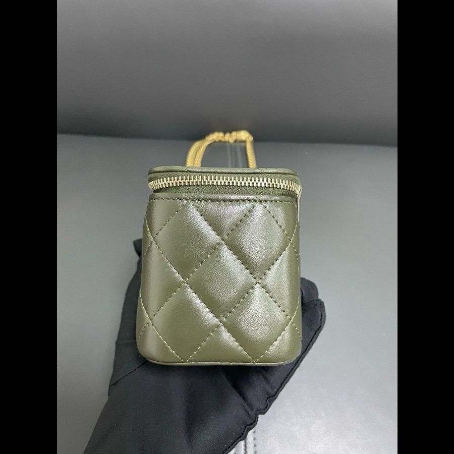 Chanel vanity-4
