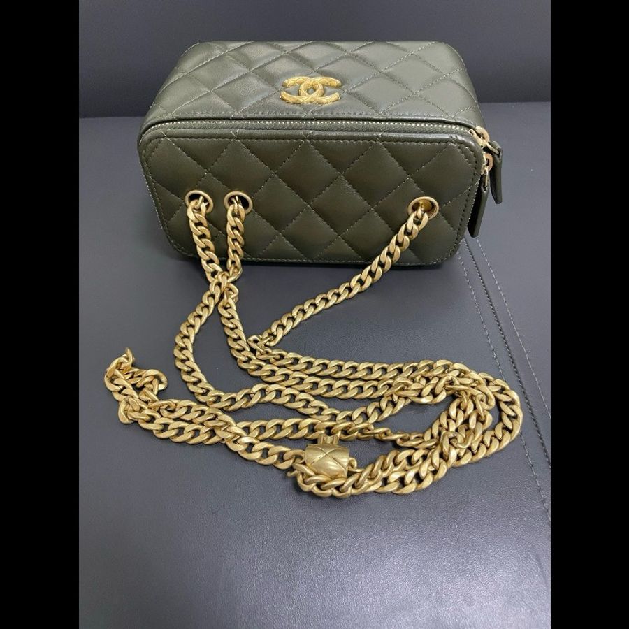 Chanel vanity-17
