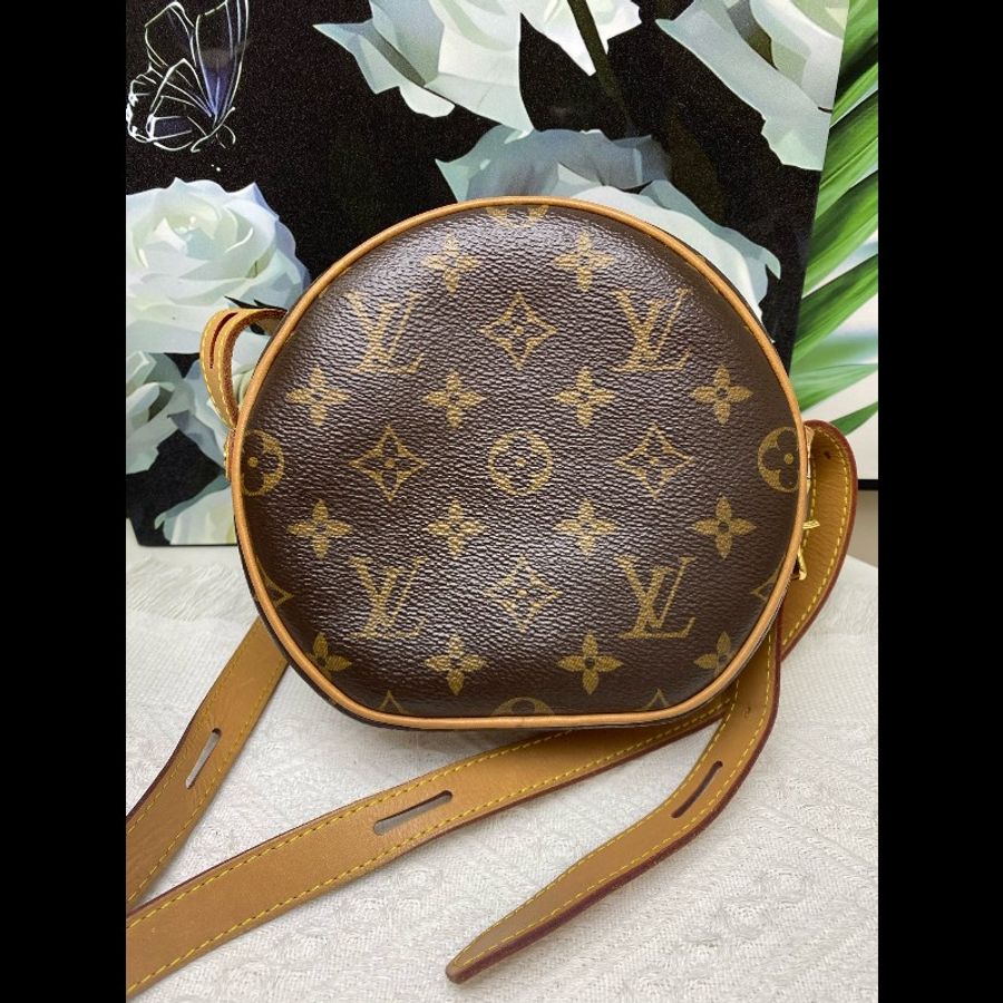 LV 經典老花小圓餅包  尺寸18*16*7 cm-0