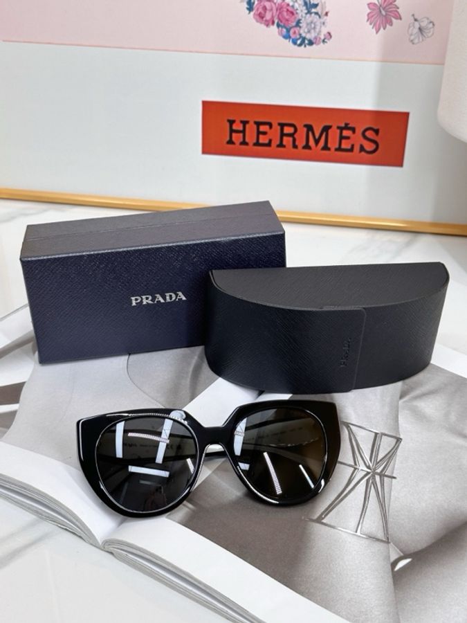 PRADA 普拉達 黑色方圓形墨鏡-0