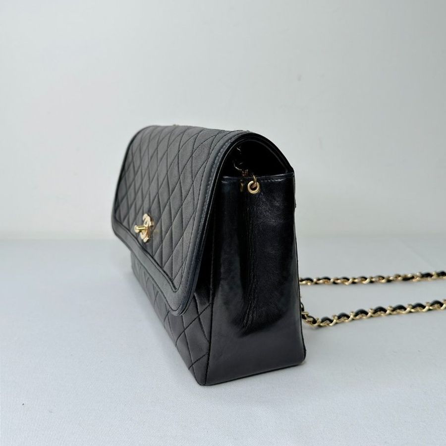 CHANEL Vintage老香黑金羊雙C鏈帶包-2
