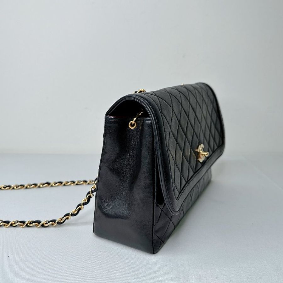 CHANEL Vintage老香黑金羊雙C鏈帶包-3
