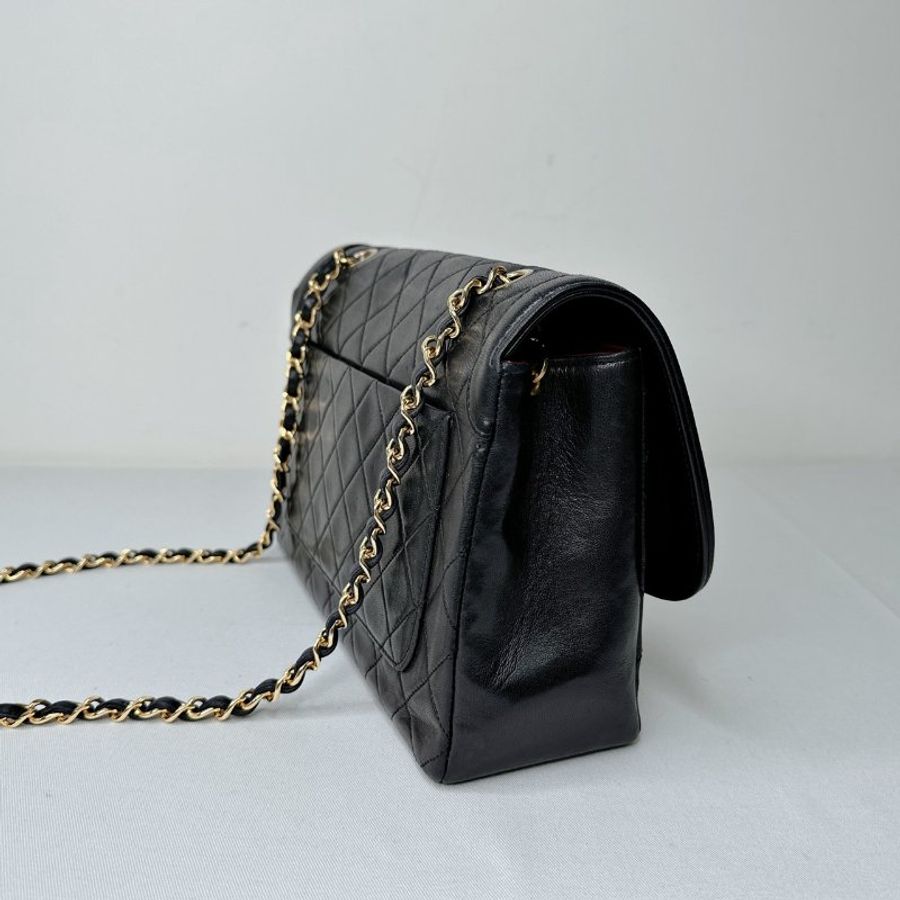 CHANEL Vintage老香黑金羊雙C鏈帶包-4