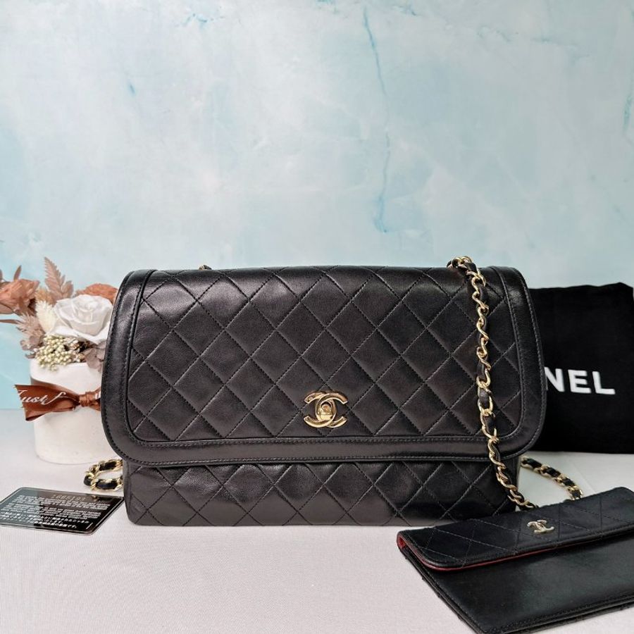 CHANEL Vintage老香黑金雙C鏈帶包-0