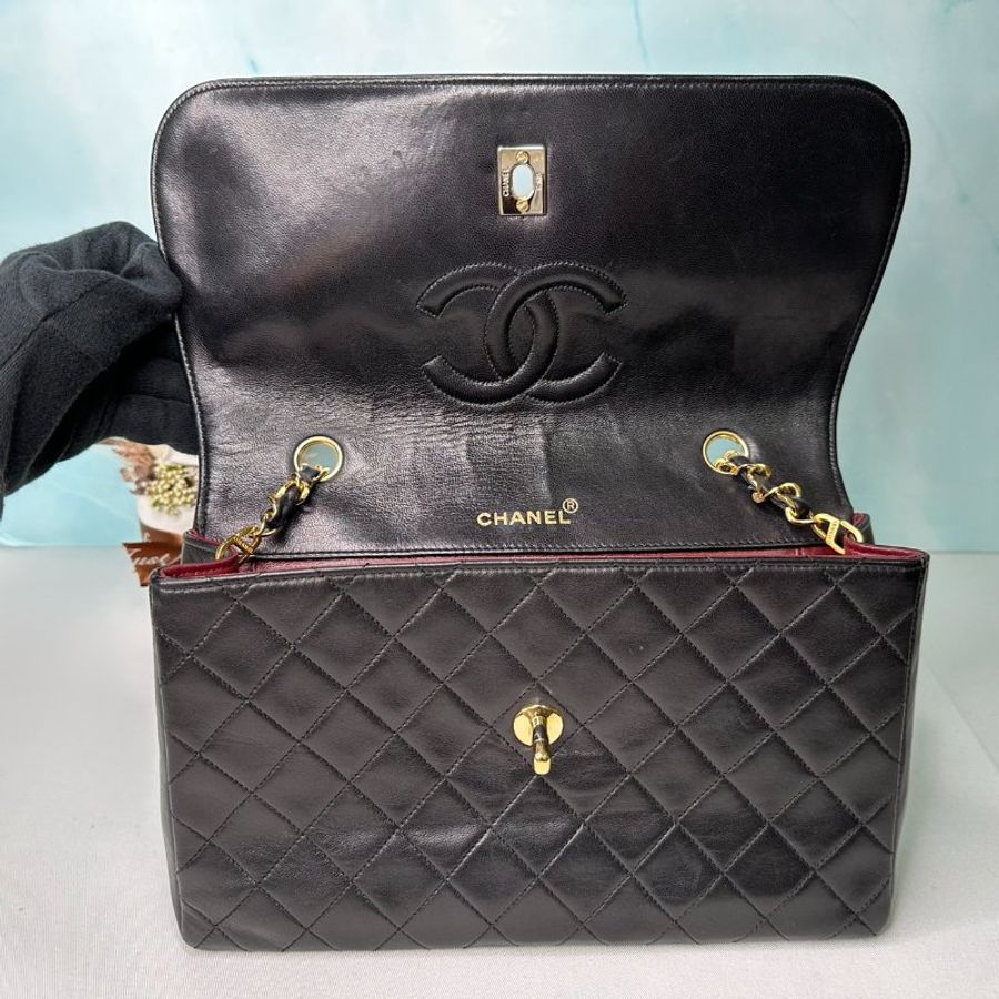 CHANEL Vintage老香黑金雙C鏈帶包-4