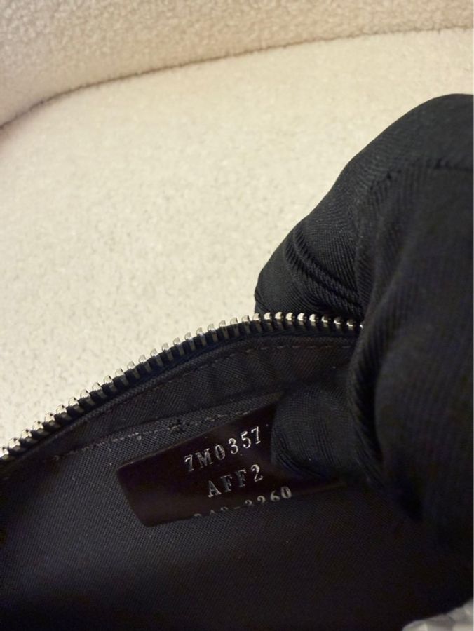 Fendi 芬迪 老花相機包 男款 藍色
全新正品現貨實拍
尺寸:6.5 × 17.5 × 14 cm
支持驗貨,非真假不退-6