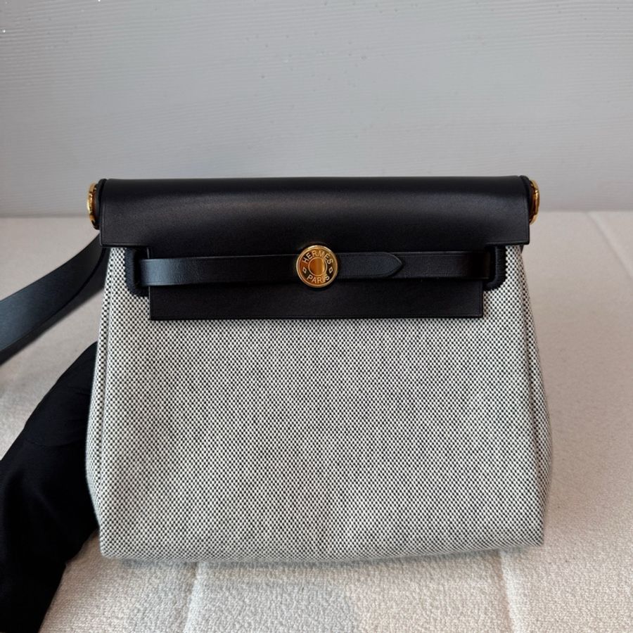 Hermes愛馬仕 herbag mini迷你 黑白熊貓色斜背包 金扣-1