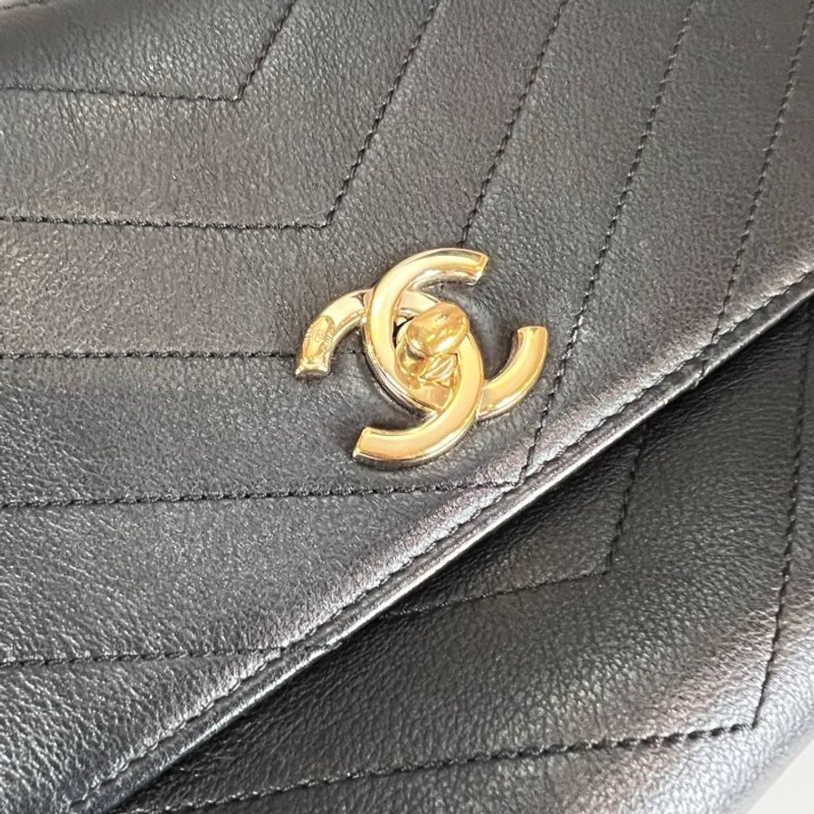 CHANEL HANDLE 24山型紋手提包 牛皮黑金 保卡款27開-8