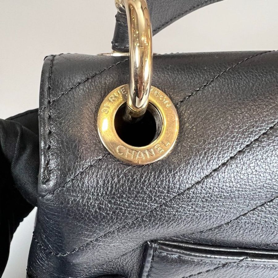 CHANEL HANDLE 24山型紋手提包 牛皮黑金 保卡款27開-13