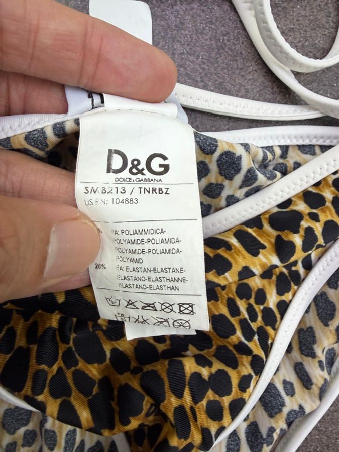 這款是 Dolce & Gabbana 的豹紋圖案比基尼套裝-6