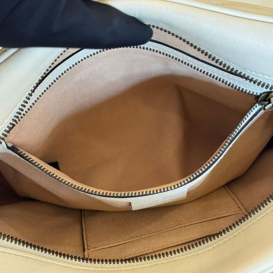 Gucci Marmont 白色馬夢相機包-6