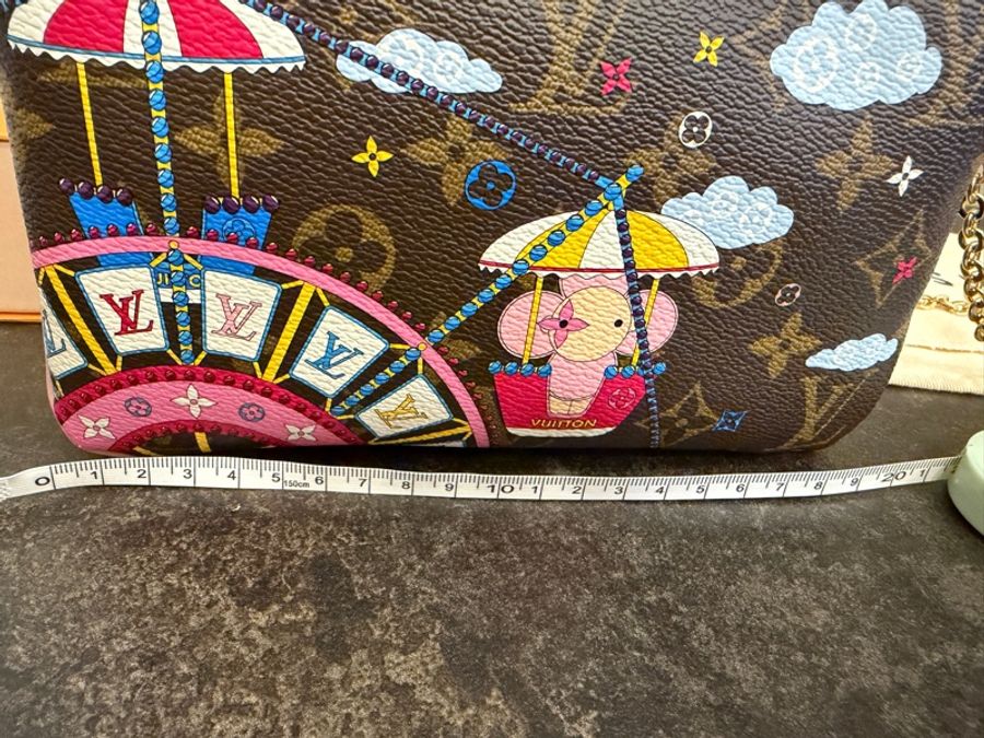 Louis Vuitton (LV) 雙層長鏈條斜背包-8