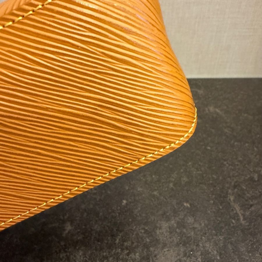 Louis Vuitton(LV) Marelle Epi 紋理皮革手提斜背包-3