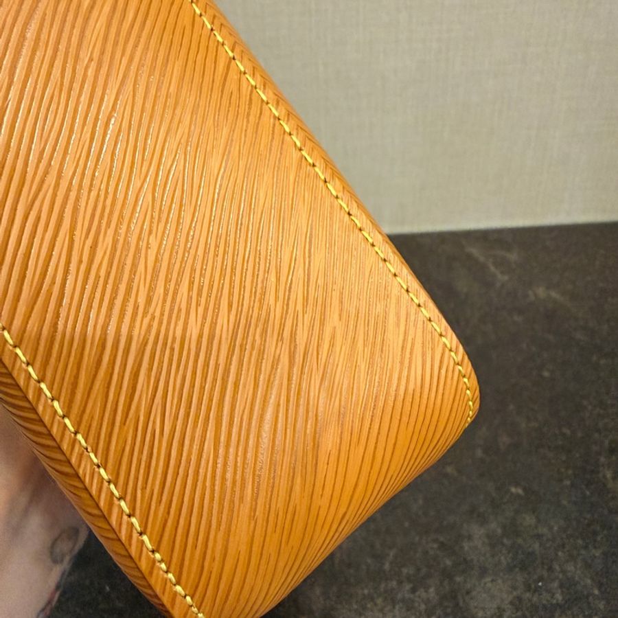 Louis Vuitton(LV) Marelle Epi 紋理皮革手提斜背包-4