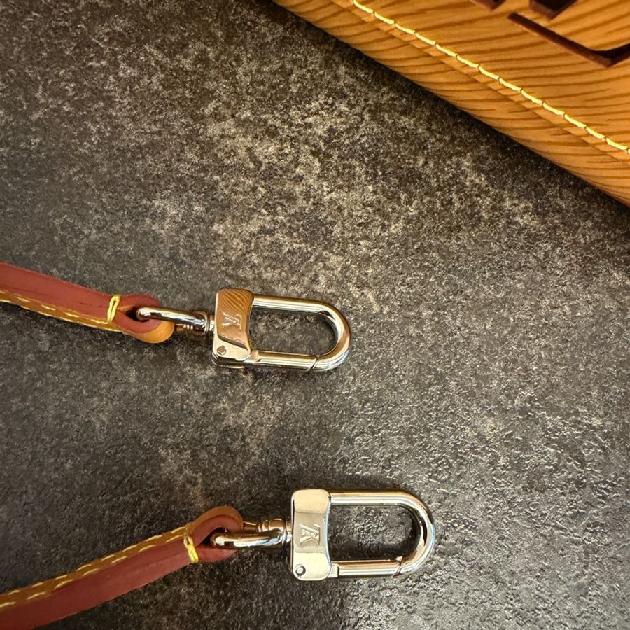 Louis Vuitton(LV) Marelle Epi 紋理皮革手提斜背包-9