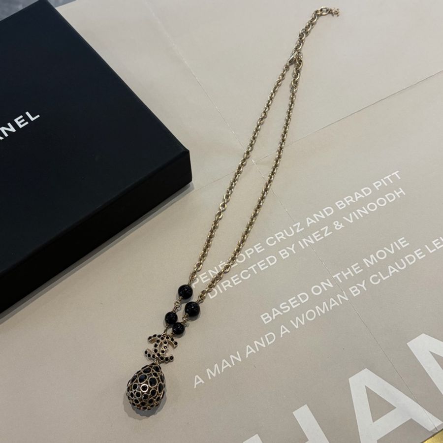 CHANEL 黑金水鑽雙C鏤空水滴垂墜頸鏈-3