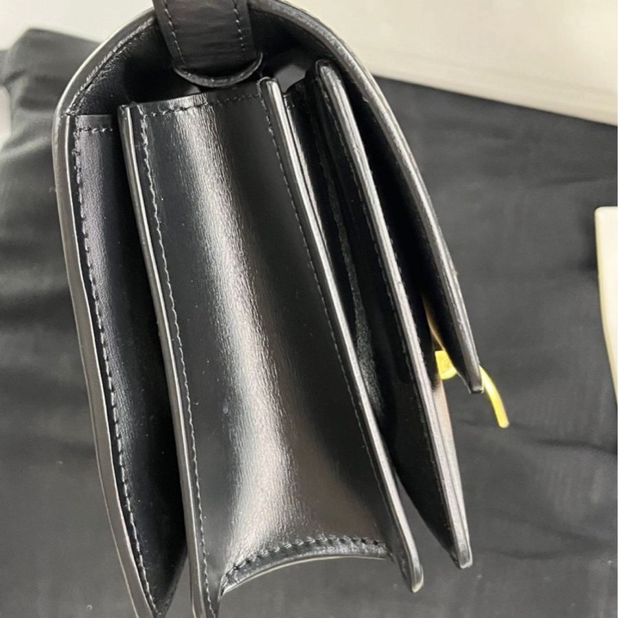 Celine賽琳黑金豆腐包box迷你號mini-4