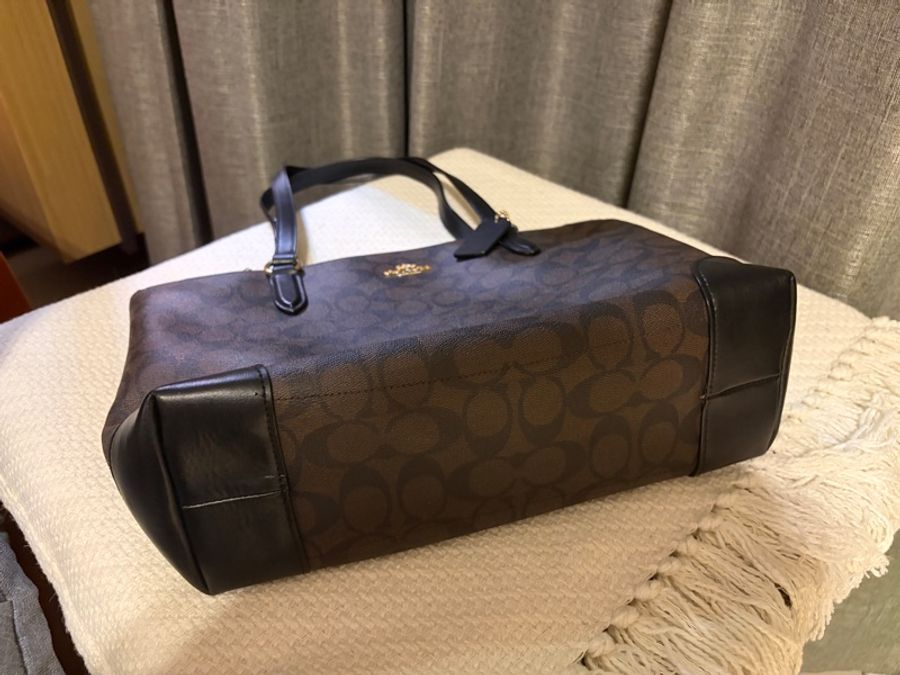 【近全新日貨】Coach 經典老花防刮拉鍊托特包（深咖黑）附原廠紙袋．通勤神包/大容量 Gallery Tote-8