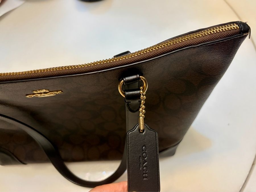 【近全新日貨】Coach 經典老花防刮拉鍊托特包（深咖黑）附原廠紙袋．通勤神包/大容量 Gallery Tote-11