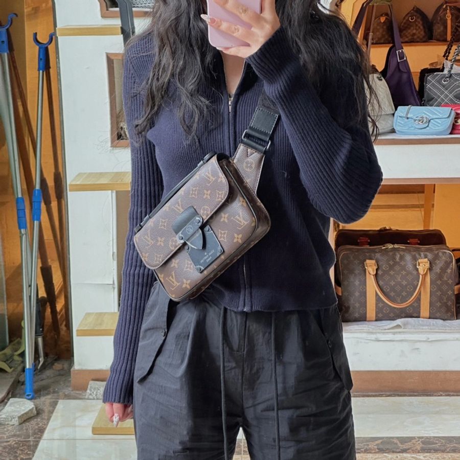 LV 路易威登 原花 Monogram Macassar 黑色 牛皮 S Lock Sling 手提包 胸包 斜背包 M45807-2