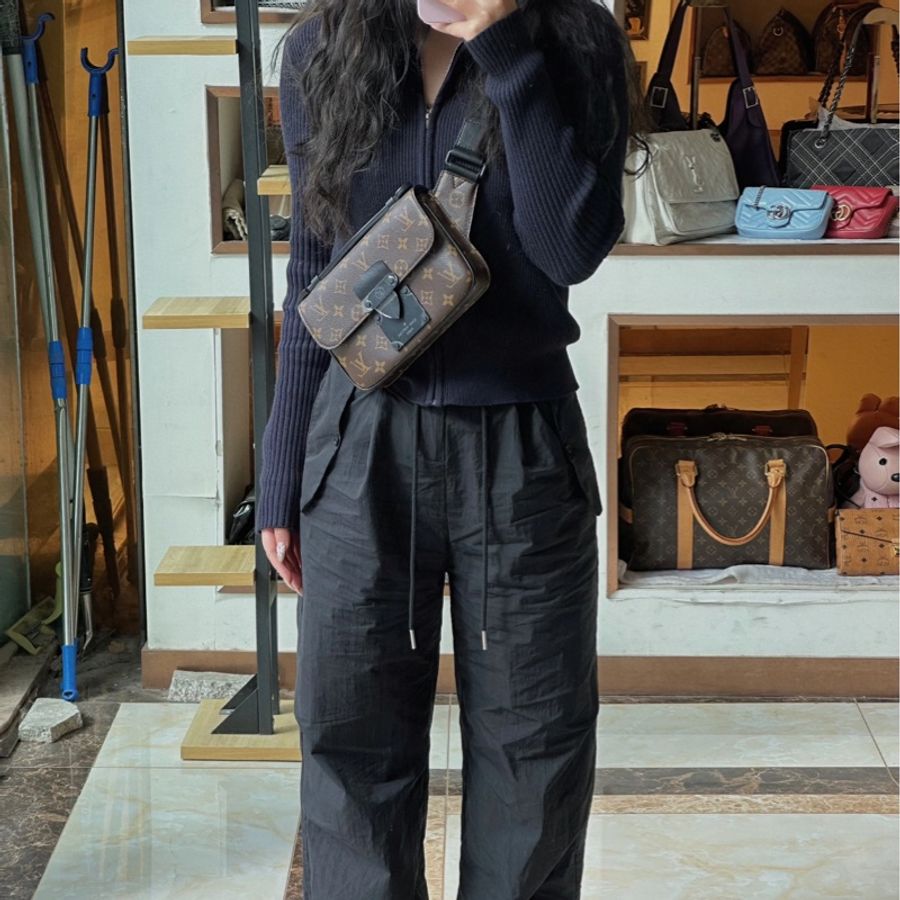 LV 路易威登 原花 Monogram Macassar 黑色 牛皮 S Lock Sling 手提包 胸包 斜背包 M45807-3