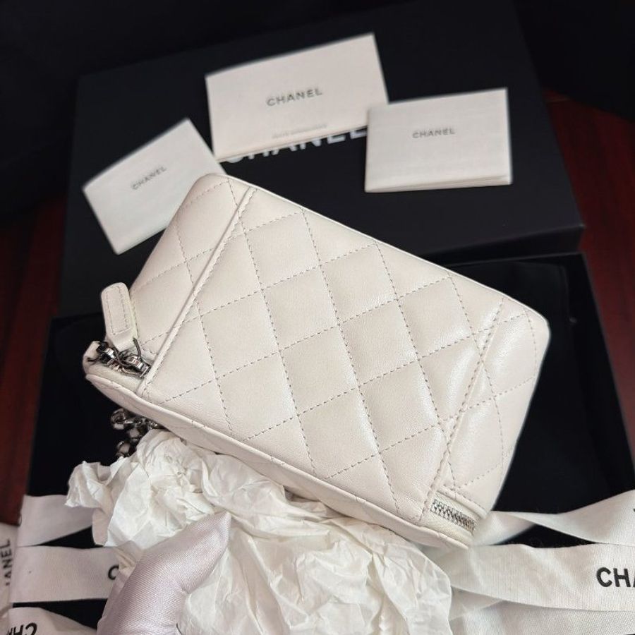 近全新 香奈兒/Chanel 白色水鑽手柄長盒子鏈條包-1
