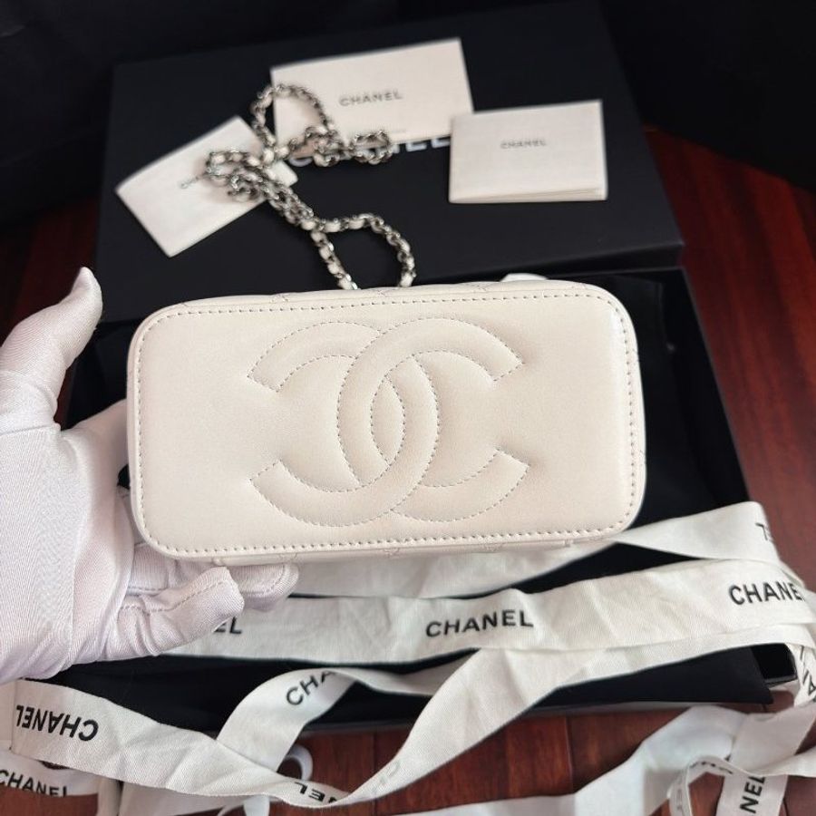 近全新 香奈兒/Chanel 白色水鑽手柄長盒子鏈條包-4