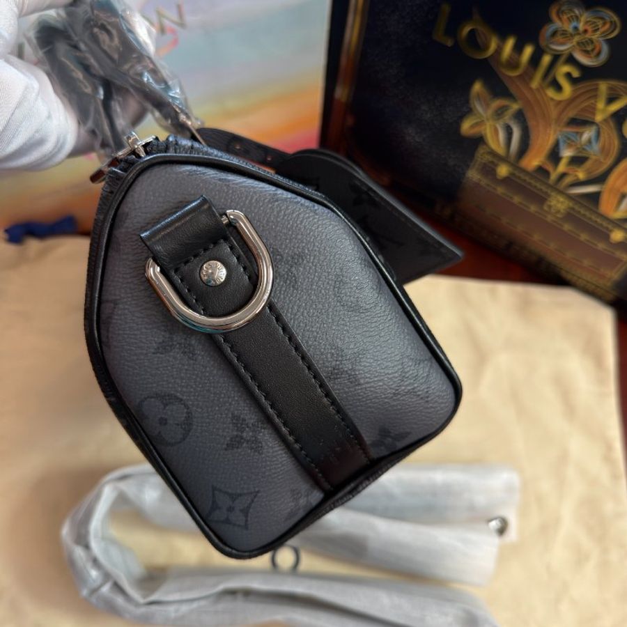 近新品 路易威登/Louis Vuitton Keepall25 黑武士老花手提斜背包-1