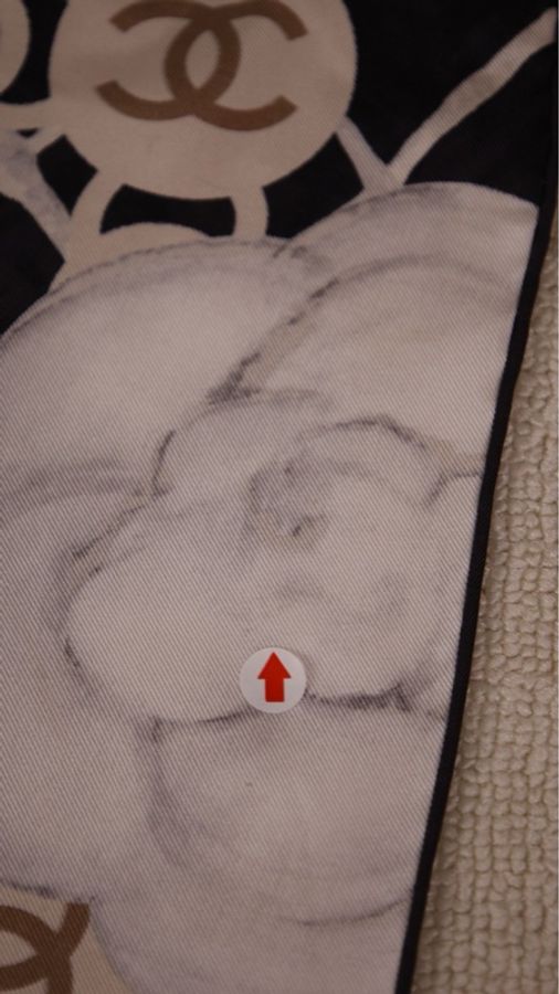Chanel 黑白cc山茶花菱格纹真丝丝巾-17