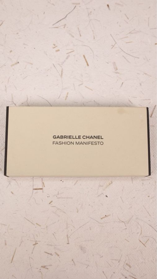 Chanel 嘉伯丽尔展览时尚宣言铅笔套装-3