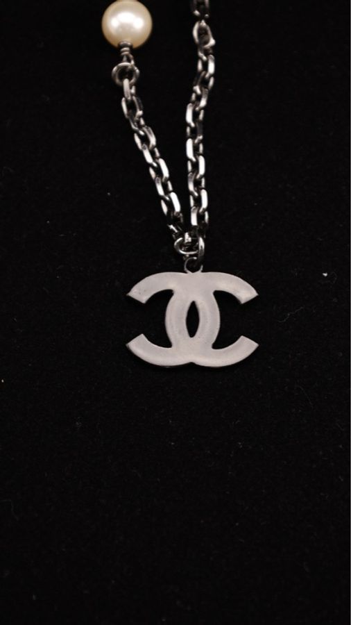 Chanel 05年珍珠链条黑色cc吊坠项链-12