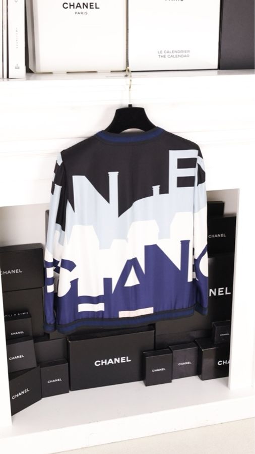 Chanel 20S屋顶系列秀款蓝白渐变真丝字母上衣外套-9