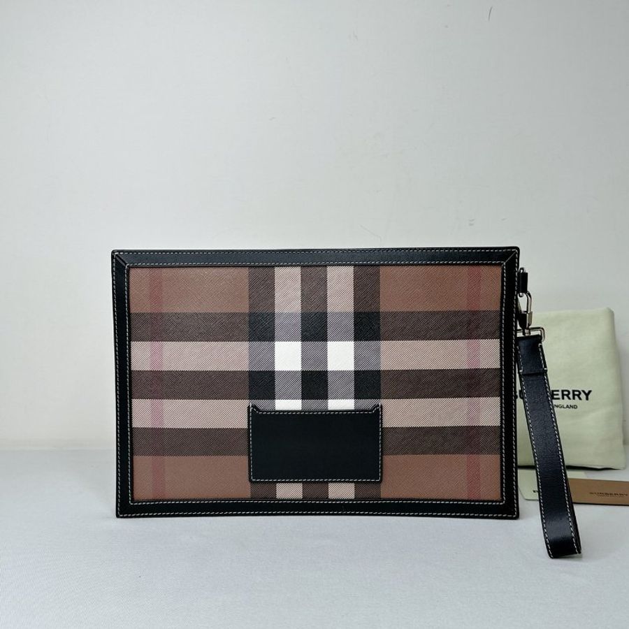 BURBERRY 樺木棕格紋黑字手拿包-1