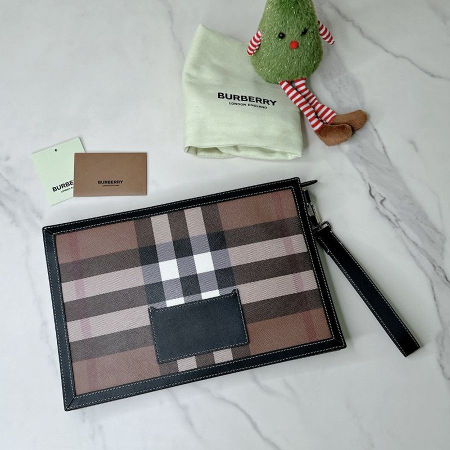 BURBERRY 樺木棕黑字手拿包-1