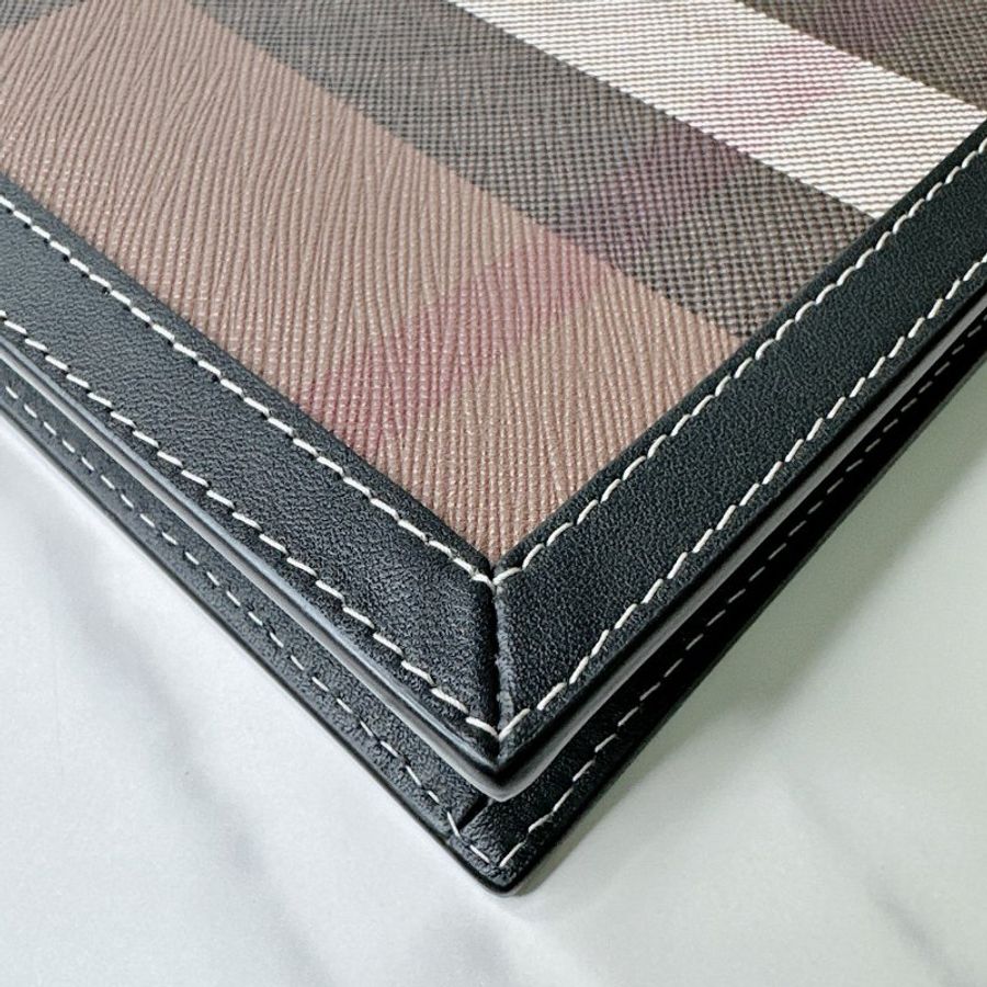 BURBERRY 樺木棕黑字手拿包-7