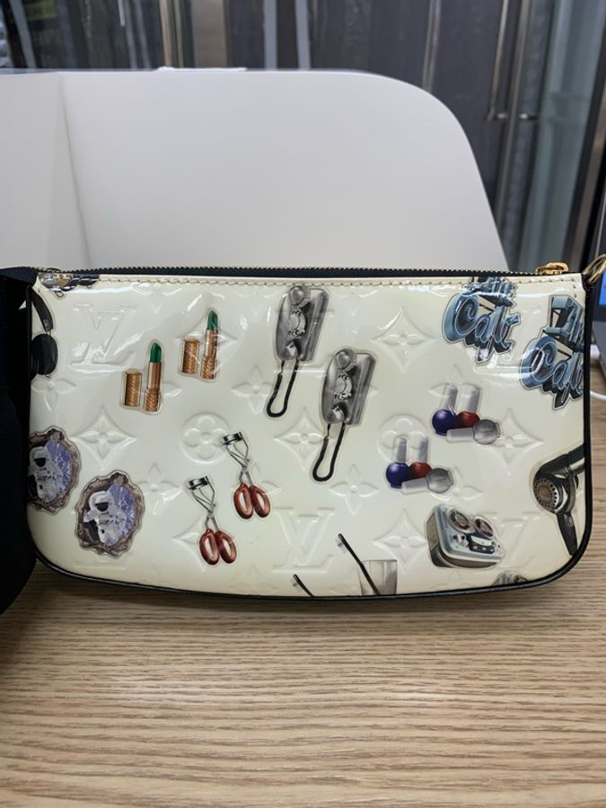 LV Monogram Vernis Stickers Pochette-2