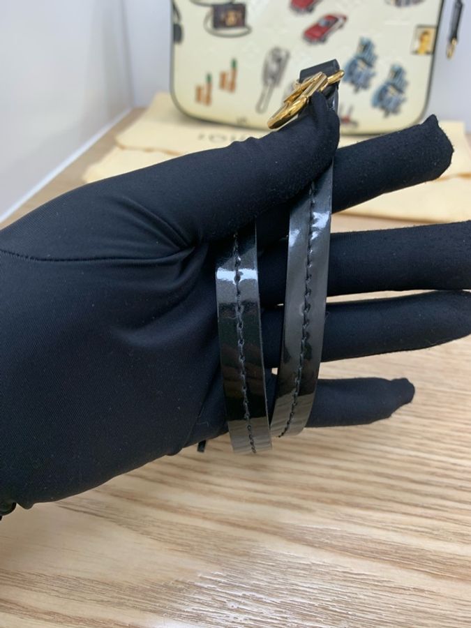 LV Monogram Vernis Stickers Pochette-9
