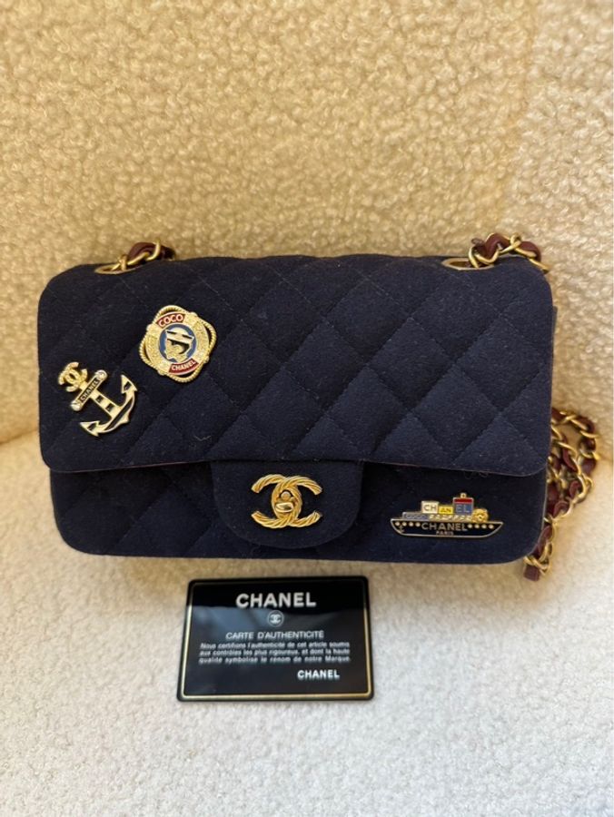 Chanel 香奈兒 18A CF 大mini 金扣 漢堡系列 限量徽章 尺寸20*12 海軍藍 羊毛呢拼皮 鐳射26開 有卡 成色98新 專櫃3萬多-2