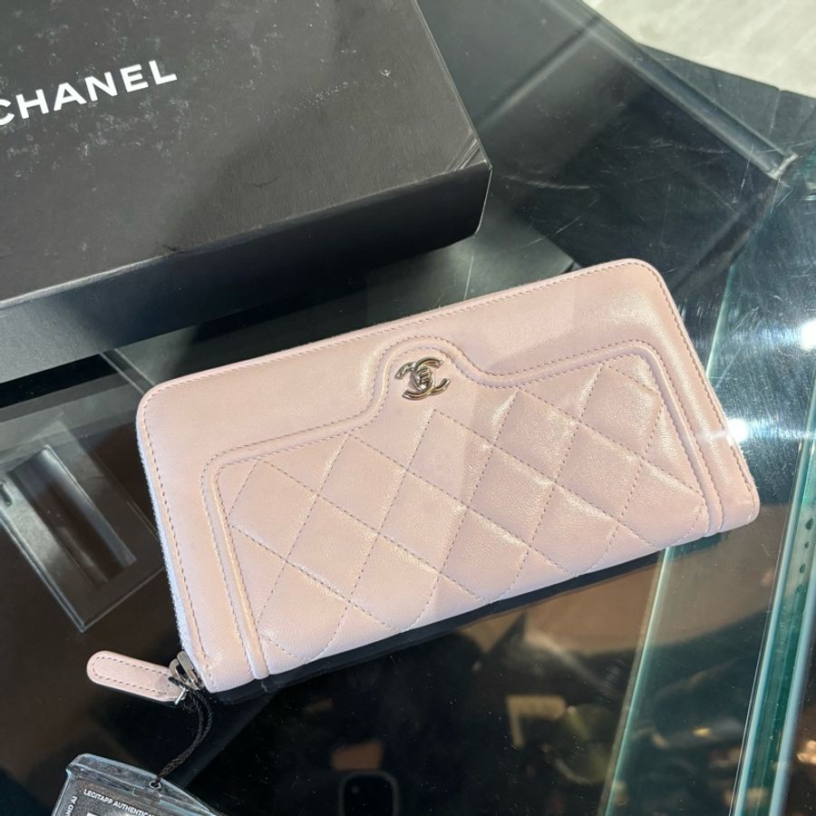 Chanel粉色羊皮拉鏈長夾-1